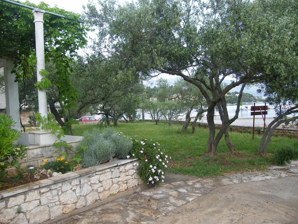 Apartments Maslina Lumbarda Exterior photo