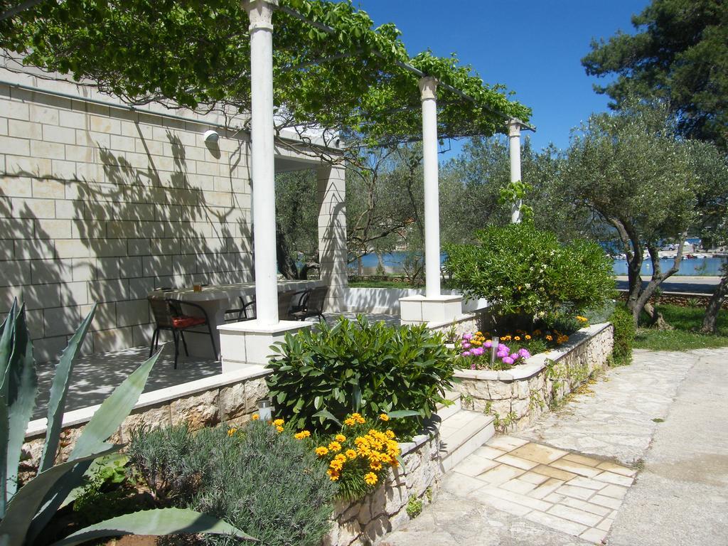 Apartments Maslina Lumbarda Exterior photo