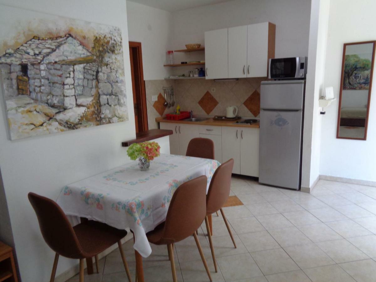 Apartments Maslina Lumbarda Exterior photo